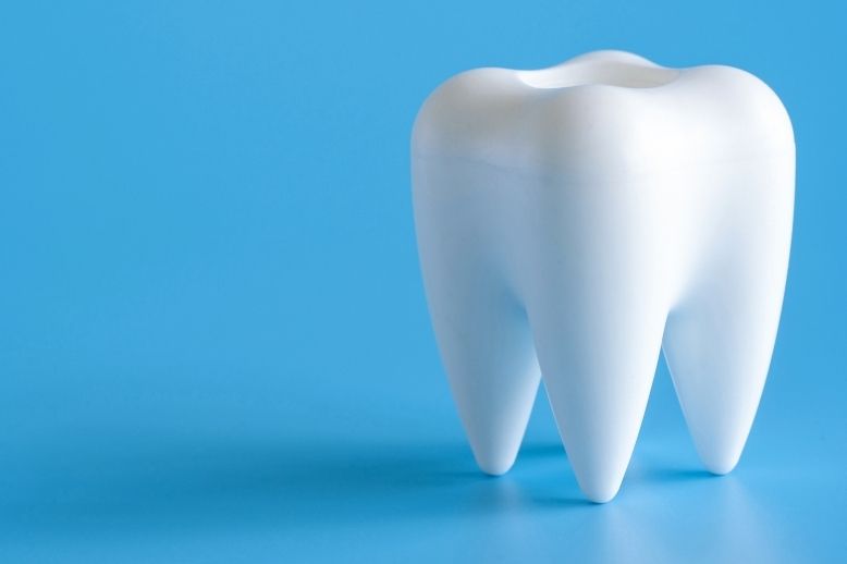 審美歯科で使用する自費治療の補綴物（詰め、被せ、義歯など）は5年保証